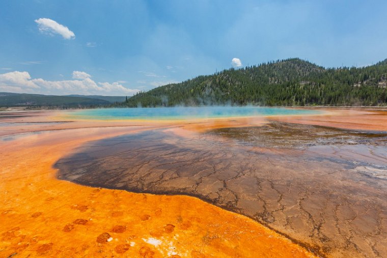 042 Yellowstone NP, grand prismatic spring.jpg
